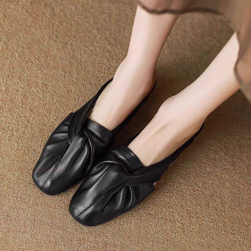 Soft-leather Low-heeled Sandals
