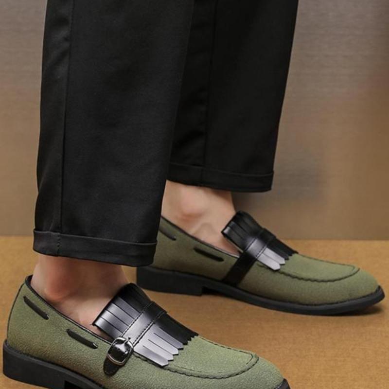 Solidcolor Tassel Accents Loafer