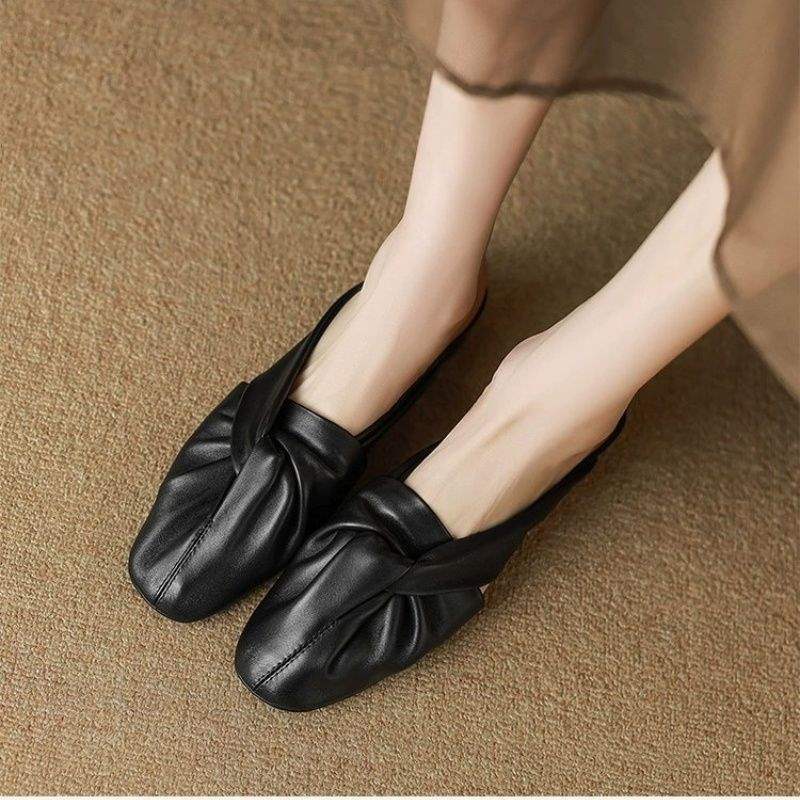 Soft-leather Low-heeled Sandals Black