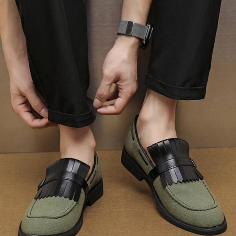 Solidcolor Tassel Accents Loafer