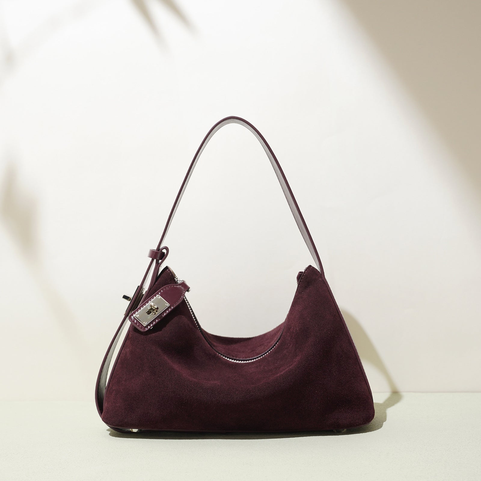 Retro-chic Soft Crescent-shaped Dumpling Bag