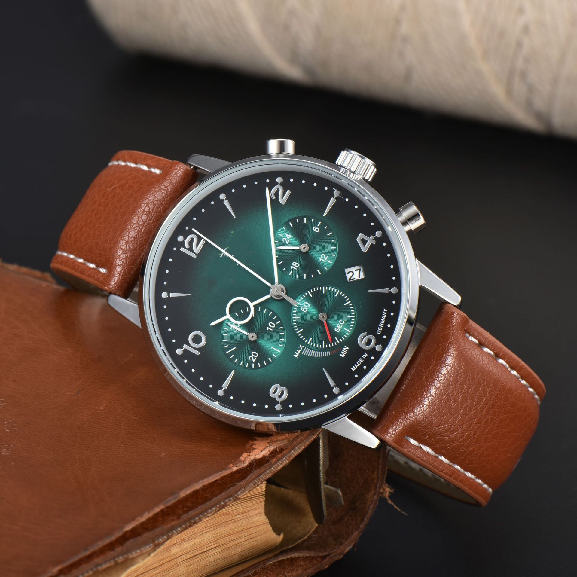 Mens Multifunctional Stylish Business-Ready Waterproof Calendar Watch Green