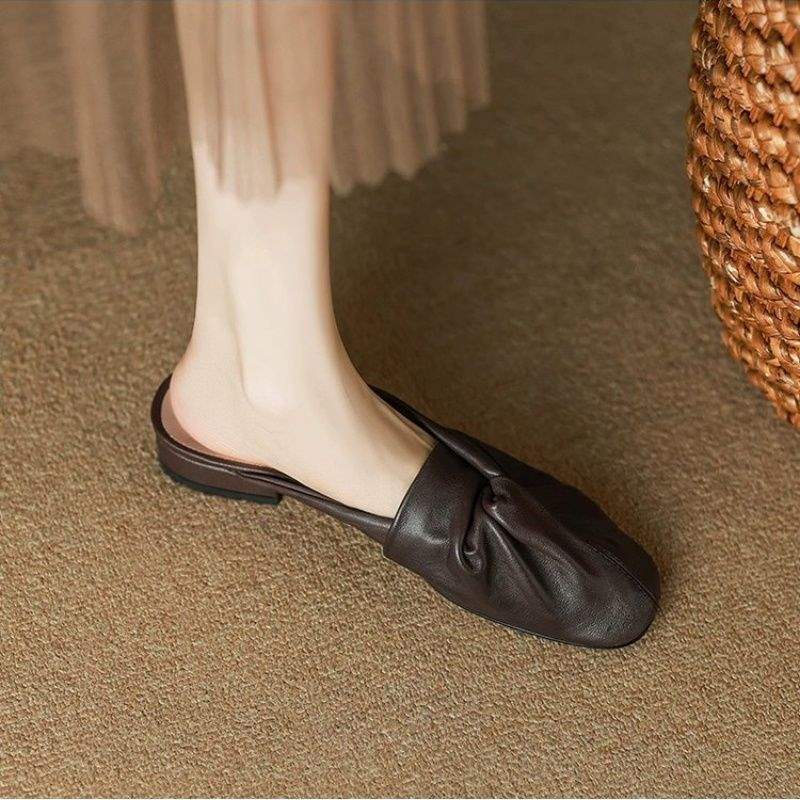 Soft-leather Low-heeled Sandals Brown