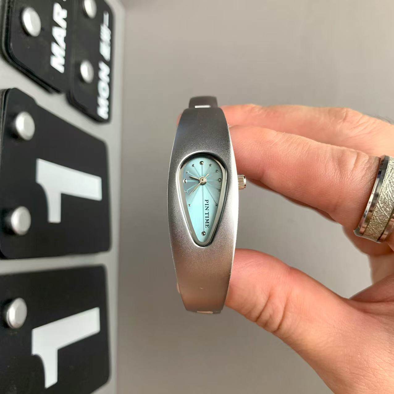 Retro Niche-design Irregular-Shaped Waterdrop Watch Silver Blue Matte