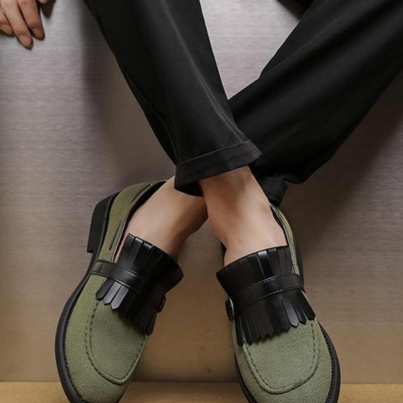 Solidcolor Tassel Accents Loafer